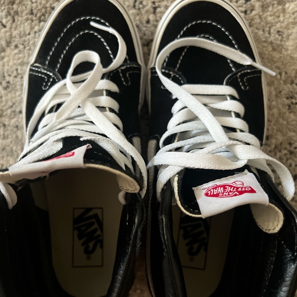 Vans - Picture 2 of 4